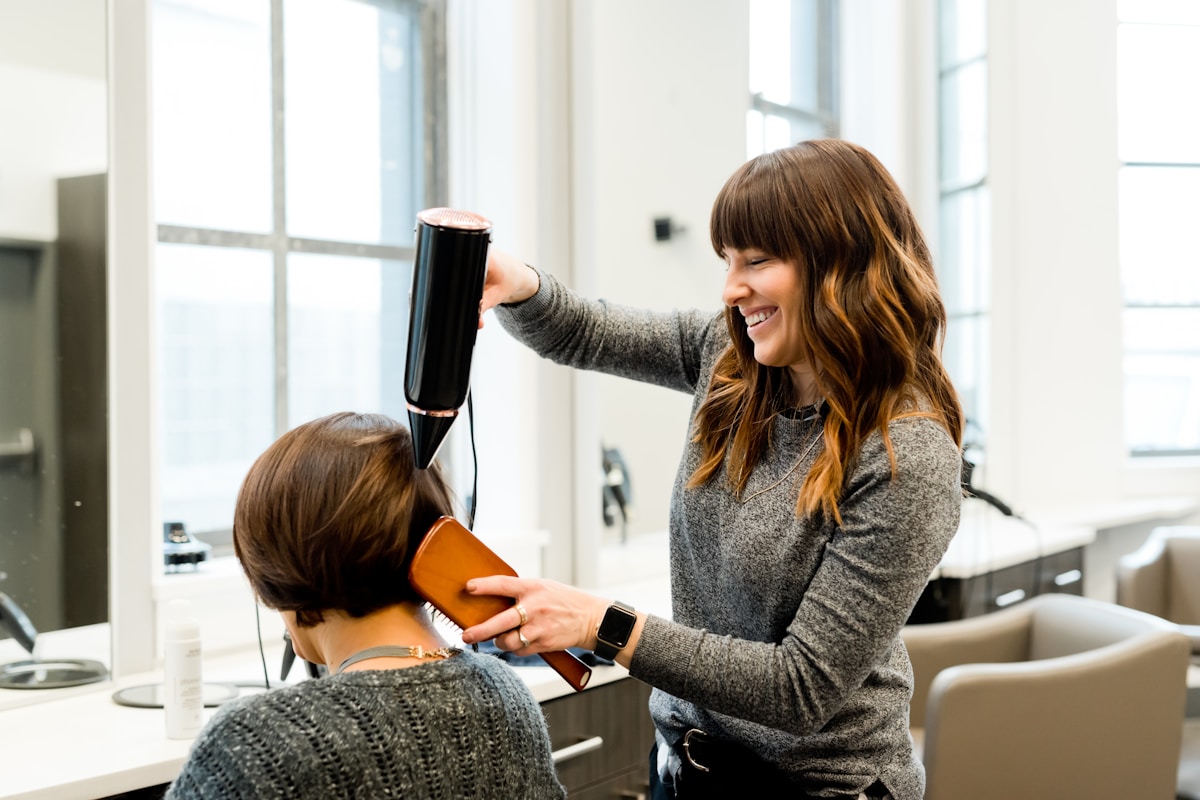 Cabelo liso, sedoso e sem frizz — resultado da cauterização Use